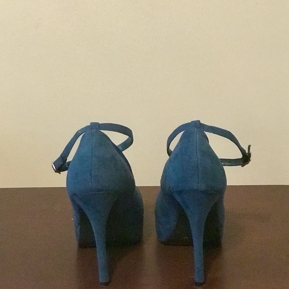 Teal colored heels - Picture 3 of 4